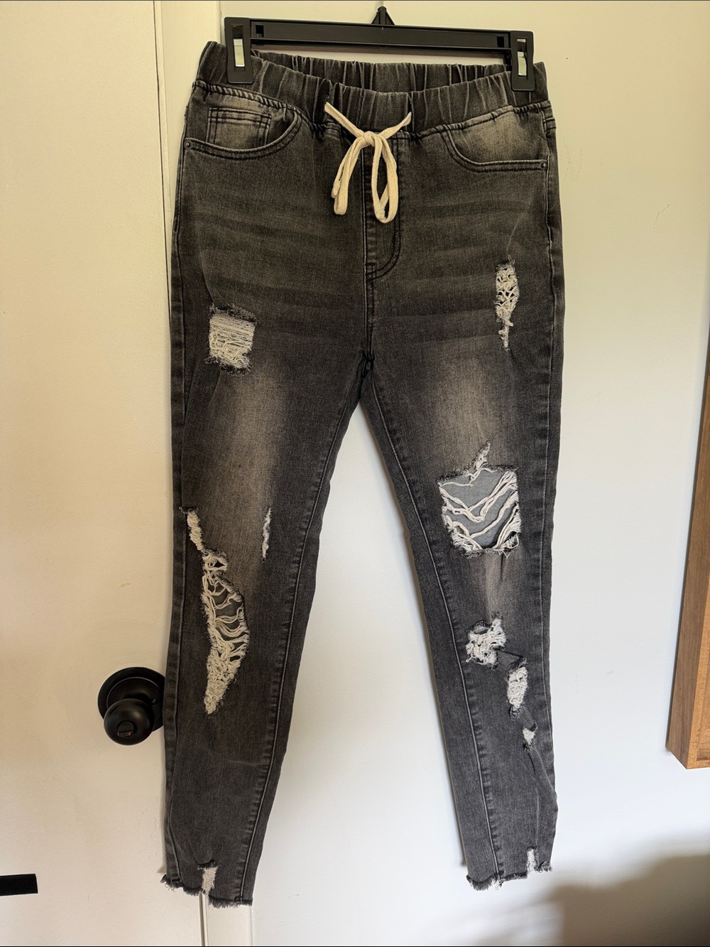 Women's Distressed Skinny Jeans - Washed Charcoal